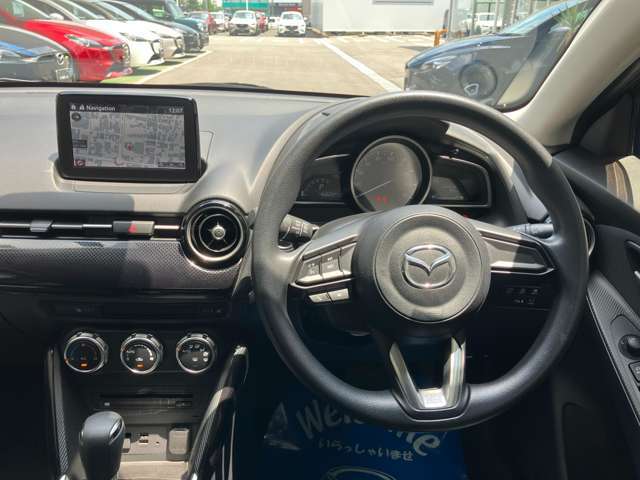 すっきりとしたハンドル周りのデザインで、運転席の操作性も良く、リラックスして運転をしていただけます。