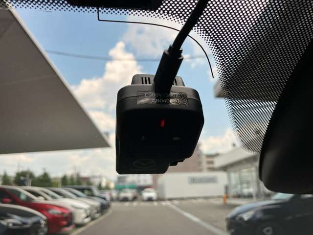 万が一の時に録画をして、映像として残しておける、ドライブレコーダーを装備しています。