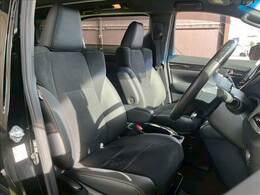 【ハーフレザーシート】を装備。見た目の高級感とより上質な座り心地をお楽しみください。