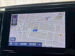 【純正ディスプレイオーディオ】FM・AMラジオやブルートゥース接続など多彩な機能を併せ持っており、インパネ周りがすっきりしてますね！追加オプションでナビ機能やフルセグTV、DVD再生なども可能です。