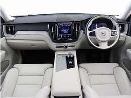 Google搭載/ETC2.0/360度カメラのフルセット搭載。9インチ・タッチスクリーン式センターディスプレイと、2モード選択式の12.3インチデジタル液晶ドライバー・ディスプレイを装備。