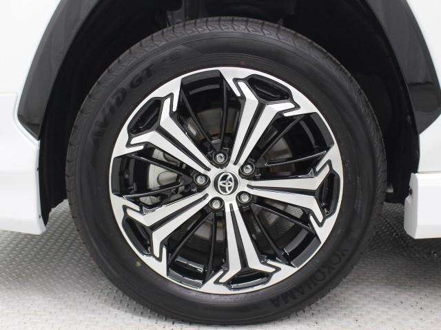 純正アルミホイールは精度が高く、走行の安定性が優れています。タイヤサイズ235/55R19