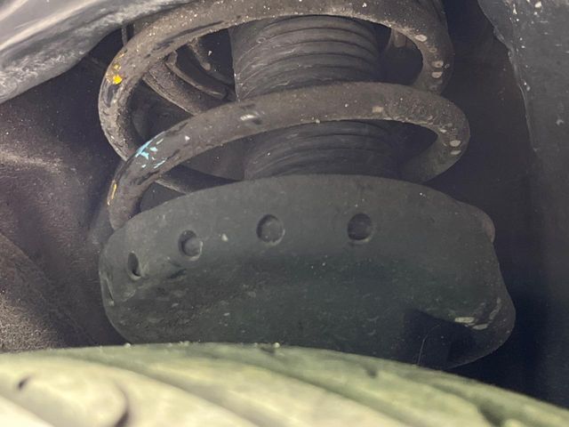 お車を安心してお乗りいただく為には、足回りの定期点検が欠かせません。サービスサポート（有償保証）では無料点検もご提供しており、安心のカーライフをお過ごしいただけるサポート体制が整っています。