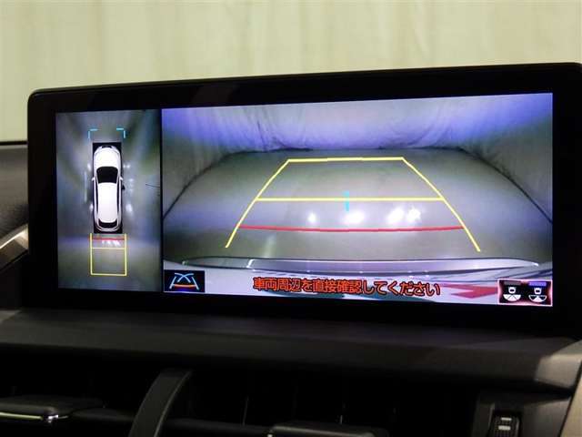 バックモニターも装備しております。バックギアに入れるとナビ画面に車の後方が映し出されます。これで後方確認も安心！