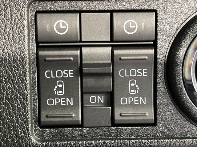 【両側パワースライドドア】スマートキーや運転席のスイッチで後席両側スライドドアの開閉が可能♪電動だから力を入れてドアを開ける必要が無く、小さなお子様でも簡単に開け閉めでき快適です♪