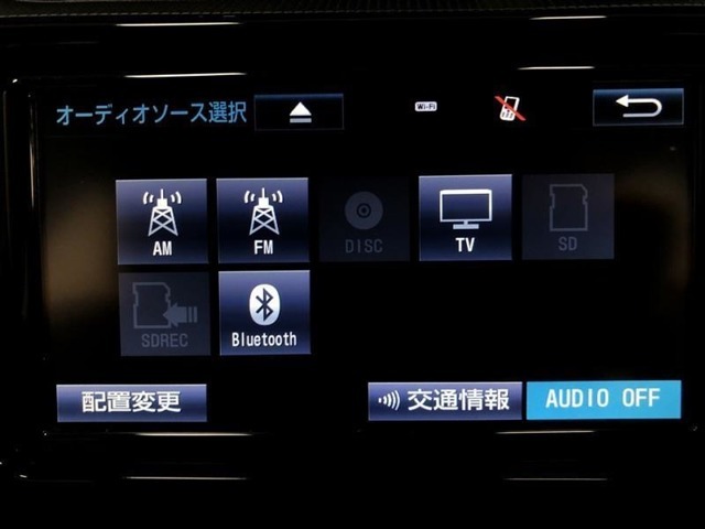 ラジオ、フルセグテレビ、CD再生、DVD再生、SD再生(音楽/動画)、SD録音(別途SDカードが必要です)、Bluetoothオーディオが使用可能です。詳しい仕様については展示店舗までお尋ねください。
