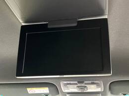 【フリップダウンモニター】大画面モニターで後席でもエンタメをお楽しみいただけます。小さなお子様にも大人気の装備です♪