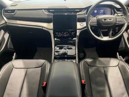 メーカーのトレーニングを受講した、専任メカニックが責任を持ってメンテナンスを実施。車検や点検はもちろん、愛車についてきになること、不安なこと、部品購入など、どんな事でもお気軽にご相談下さいませ。