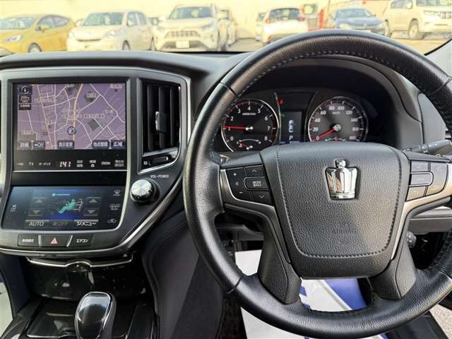 主な装備は、カーナビ、パノラミックビューモニター、エンジンスターター、ワンオーナー車、寒冷地仕様となっております。