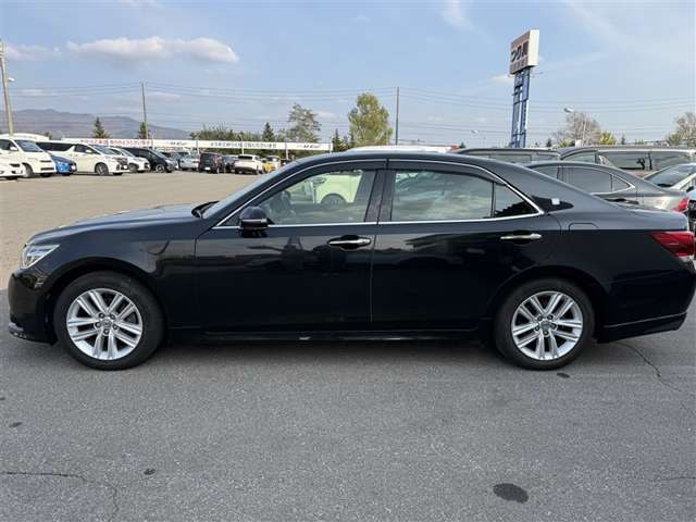 主な装備は、カーナビ、パノラミックビューモニター、エンジンスターター、ワンオーナー車、寒冷地仕様となっております。