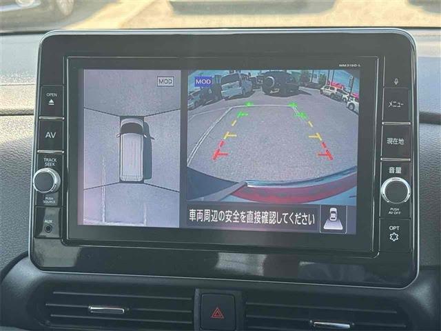 全周囲や後方確認に便利で安全な全方位型モニターとバックカメラも装備しています。