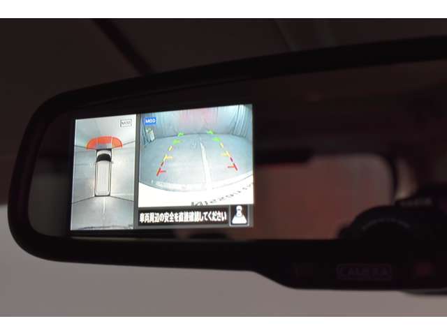 ★バックミラー左側にアラウンドビューモニターが映ります
