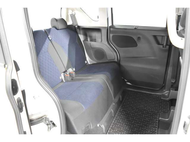 ★軽四とは思えない広々とした後部座席