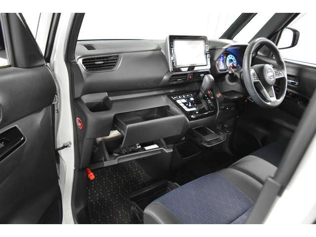 ★助手席側にはたくさんの収納スペースがあります