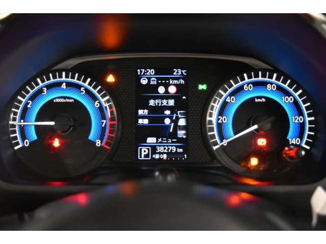 ★スピードメーターでは一目でガソリン、残量、時間、外気温がわかります