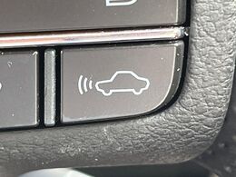 【プリクラッシュセーフティ】前方の車両等を検知し、衝突しそうな時は警報で注意を促し、ブレーキを踏む力をサポート。ブレーキを踏めなかった場合は衝突被害軽減ブレーキが作動、衝突回避をサポートします。