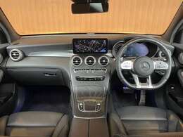 LIBERALAでは多種多様の車種をご用意させていただいております。お客様がご納得いくまで、そのお車の持つ特性を五感すべてで感じ取っていただける場をご提供します。