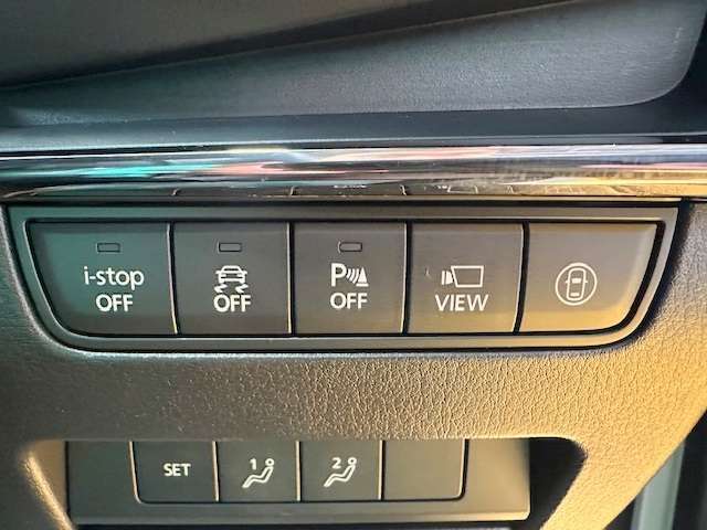 障害物センサーがついて、車輌との距離感を簡単確認！車庫入れ等も安心して出来ますね！