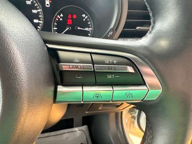 アダプティブクルーズコントロール付きで長距離移動も楽々！燃費の向上も図れます！便利ですよね♪