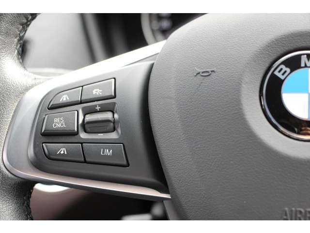 追従ACC！アクティブクルーズコントロールを装備しております。前車追従型のクルーズコントロールです。前車が停止すれば自車も停止し発進までも自動で行います。先進の安全機能が装備されております。