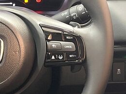 【アダプティブクルーズコントロール】高速道路での長距離走行が楽に！！自動で速度を保つクルーズコントロールが、衝突軽減システムと連携し、前方の車両を感知して車間を保つように速度調節してくれます！！