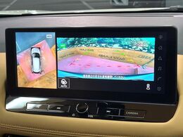 【アラウンドビューモニター】専用のカメラにより、上から見下ろしたような視点で360度クルマの周囲を確認することができます☆縦列駐車や幅寄せ時に活躍してくれます♪