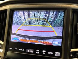 【バックカメラ】駐車時に後方がリアルタイム映像で確認できます。大型商業施設や立体駐車場での駐車時や、夜間のバック時に大活躍！運転スキルに関わらず、今や必須となった装備のひとつです！