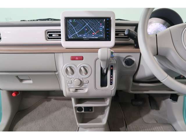 シフトノブの位置も最適配置なので、ラクな姿勢で、快適に運転できます。