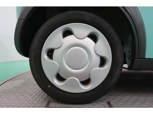 車の見た目をポイントアップする純正フルホイールキャップです。