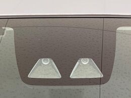 【スマートアシスト】走行中に前方の車両等を認識し、衝突しそうな時は警報とブレーキで衝突回避と被害軽減をアシスト。より安全にドライブをお楽しみいただけます。