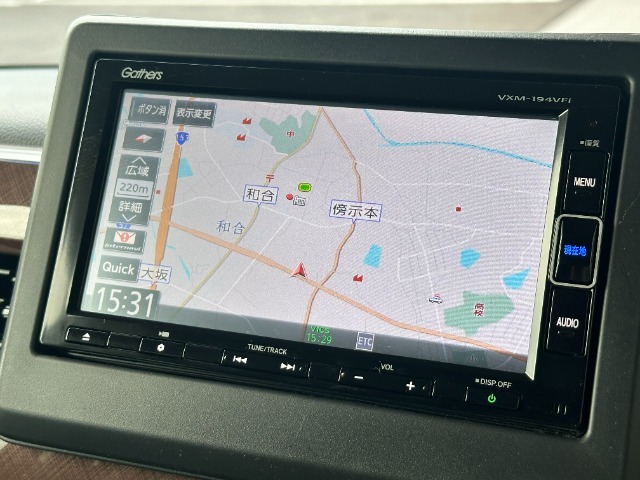 ナビも付いてますので、知らない道でのドライブも快適＆安心です。ホンダ純正「VXM-194VFi」を装着しています。