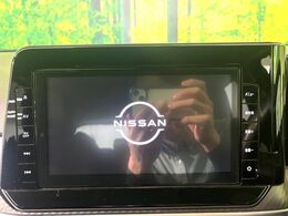 【純正ナビ】人気の純正ナビを装備しております。ナビの使いやすさはもちろん、オーディオ機能も充実！キャンプや旅行はもちろん、通勤や買い物など普段のドライブも楽しくなるはず♪