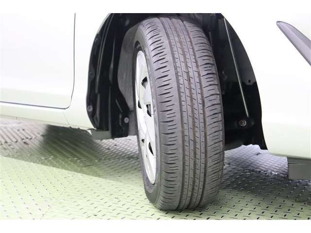 タイヤサイズ　185/60R15。