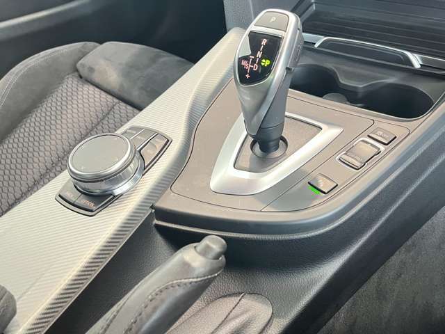 駆け抜ける歓びがキャッチフレーズのBMWですが、アイドリングストップ機能や電動パワステ等により、燃費、環境性能の向上にも貢献しています。