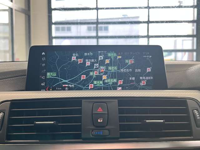 iDriveはナビの機能に加え、ミュージックコレクション、車両状態の確認、設定の変更等が操作可能です。