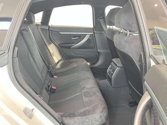 ご納車前に、リア3面にプライバシーフィルムの施行も可能です。荷物の盗難防止、UVカット等の効果があります。プロが選ぶ高耐久、高品質なフィルムは種類も豊富で仕上がりも非常に綺麗です。