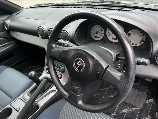 運転席も汚れはありません。ご覧の通りです！