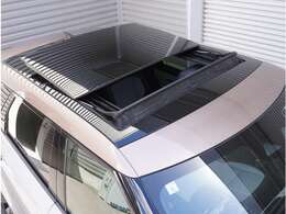 【パノラミックルーフ】室内の解放感が上がりドライブをより楽しいもにしてくれます。