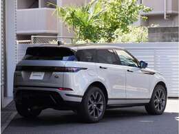 当社はジャガー/ランドローバー特別販売協力店です。認定サービス工場完備。正規のトレーニングを受けた専任の整備士が常駐しています。