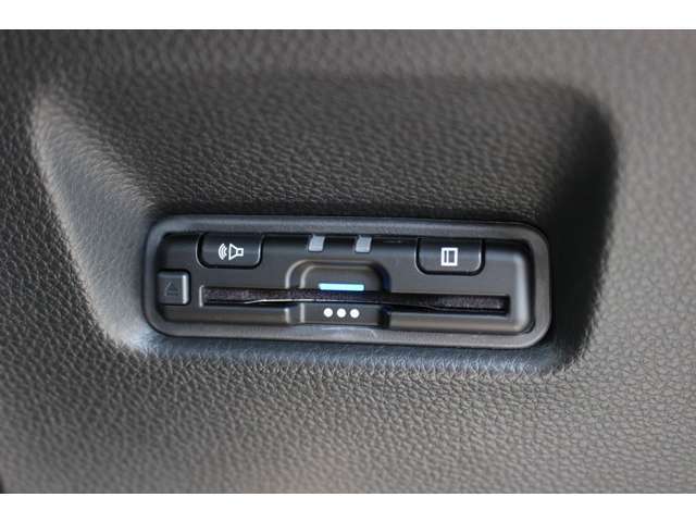 もちろんETC付きでビルトインタイプを装備！見た目もスマート♪高速道路の料金所も楽々通過♪