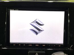 【純正8インチナビ】人気の大型8インチナビを装備。存在感のある大画面はインパクト大！ナビ利用時のマップ表示は見やすく、テレビやDVDは臨場感がアップ！いつものドライブがグッと楽しくなります♪