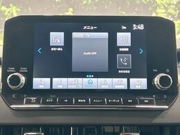 【純正ナビ】人気の純正ナビを装備しております。ナビの使いやすさはもちろん、オーディオ機能も充実！キャンプや旅行はもちろん、通勤や買い物など普段のドライブも楽しくなるはず♪