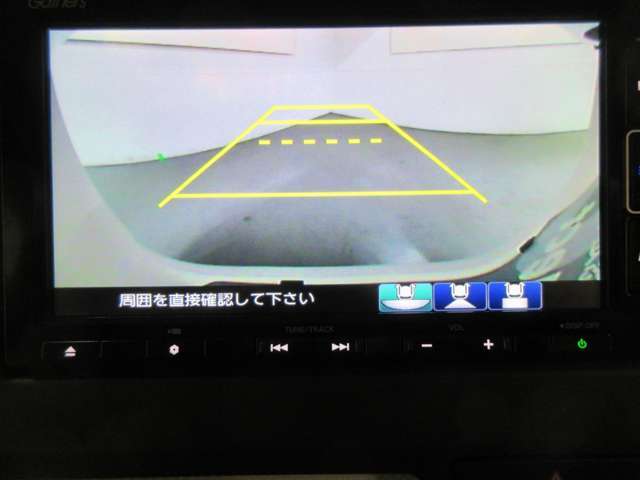 バックギアに入れるだけで自動でリヤカメラに切り替わります！車庫入れやバックが苦手な方にオススメ！