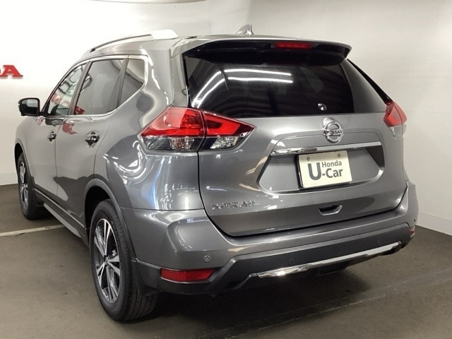 外装、内装はもちろんエンジンルームの隅々までしっかりクリーニングしています。