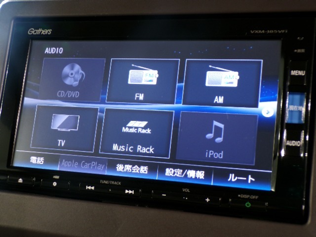 CD、DVD、Bluetooth、AM、FM、AUX、スマートフォン接続ができます。