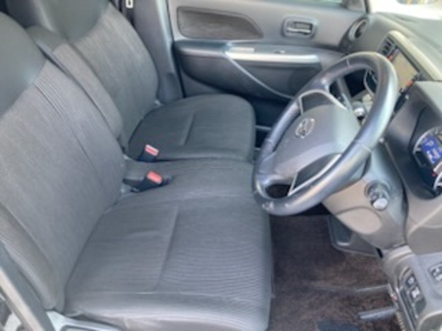 運転席まわりになります。実際に乗って頂き乗り心地をご体験してみてください。