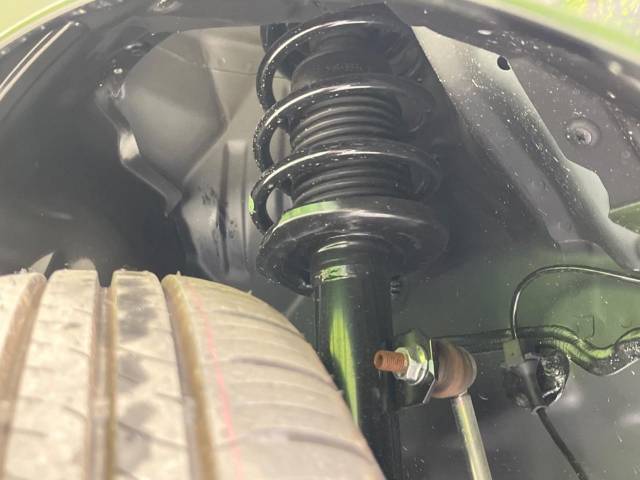 お車を安心してお乗りいただく為には、足回りの定期点検が欠かせません。サービスサポート（有償保証）では無料点検もご提供しており、安心のカーライフをお過ごしいただけるサポート体制が整っています。