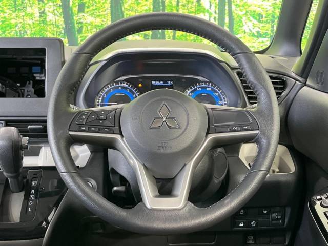 【純正革巻きステアリング】上質な革を使用することで、手にしっかり馴染みとても運転しやすいハンドルです♪