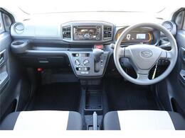 前席全体　目線も高く広い視界で安心して運転することができますね！