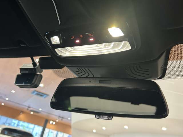 LIBERALAでは多種多様の車種をご用意させていただいております。お客様がご納得いくまで、そのお車の持つ特性を五感すべてで感じ取っていただける場をご提供します。